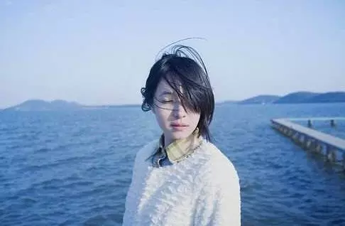我偷拿戶口本嫁給了窮老公,5年後我開豪車回家,我媽卻破口大罵