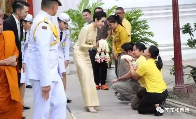 剛封完王后就封貴妃,兩位都不是省油的燈,現實版宮斗劇太勁爆了……
