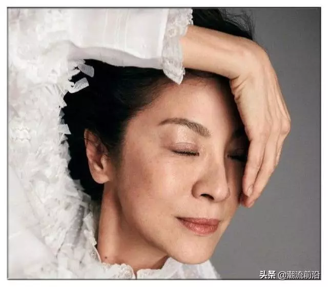 57歲楊紫瓊無懼素顏拍大片,告訴你什麼才叫真正的美人在骨不在皮