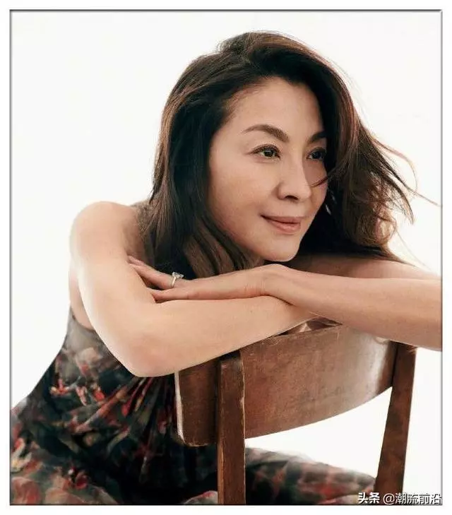 57歲楊紫瓊無懼素顏拍大片,告訴你什麼才叫真正的美人在骨不在皮
