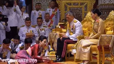 剛封完王后就封貴妃,兩位都不是省油的燈,現實版宮斗劇太勁爆了
