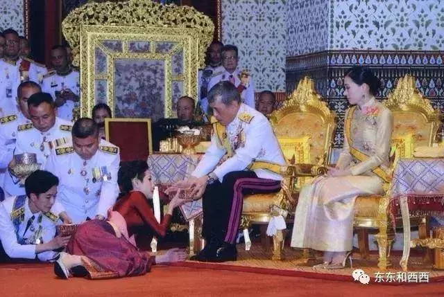 剛封完王后就封貴妃,兩位都不是省油的燈,現實版宮斗劇太勁爆了