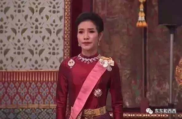 剛封完王后就封貴妃,兩位都不是省油的燈,現實版宮斗劇太勁爆了