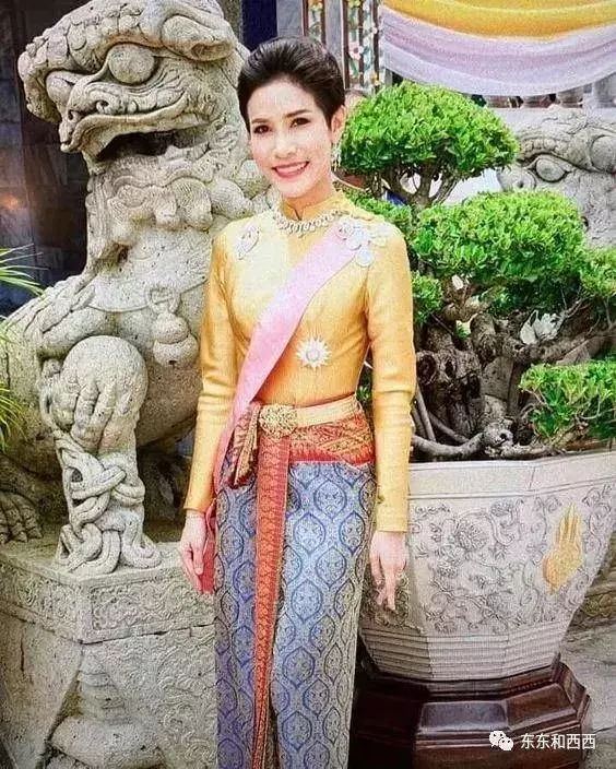剛封完王后就封貴妃,兩位都不是省油的燈,現實版宮斗劇太勁爆了