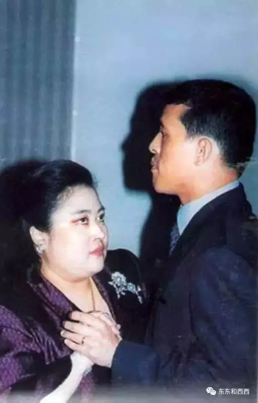 剛封完王后就封貴妃,兩位都不是省油的燈,現實版宮斗劇太勁爆了