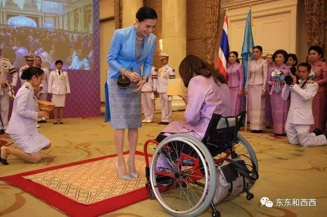 剛封完王后就封貴妃,兩位都不是省油的燈,現實版宮斗劇太勁爆了