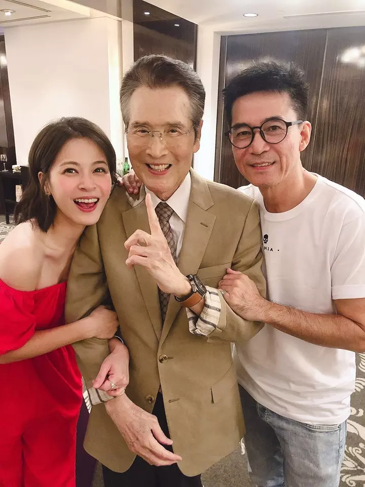 今生註定當父子!石英曝吃保健品「全身發黃」昏迷不醒,「兒捐肝保命」難忘孝心77歲偕妻趴趴走~~