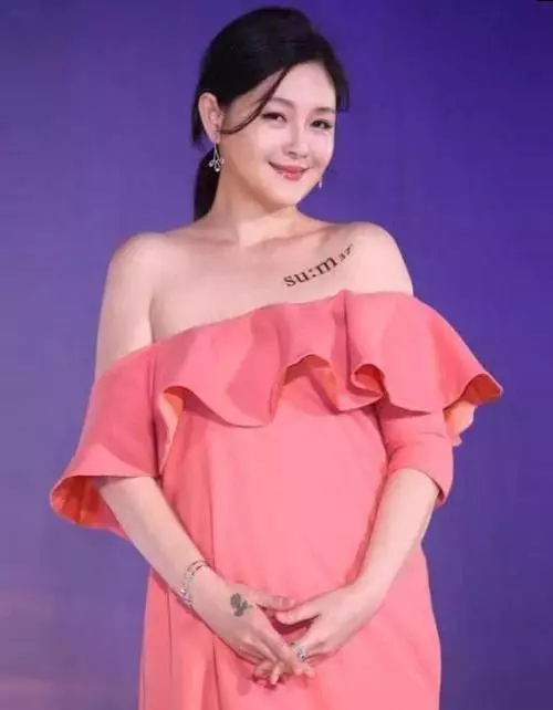 大s素顏走機場,狀態好似「中年婦女」,別再吹什麼少女感了
