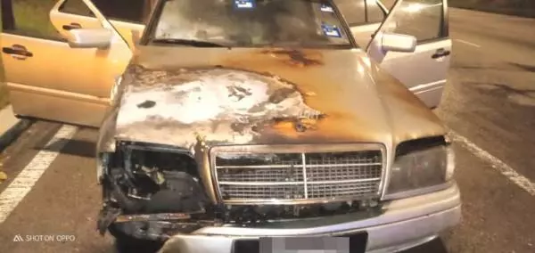 學院生借車購物 馬賽地路中央起火