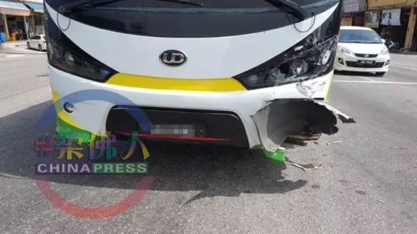 疑巴士撞及轎車後方 寬中女教師命喪公路
