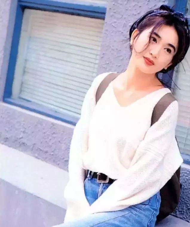 她是最美妲己,拍過三級片,結婚十年不生孩子,丈夫仍然捧在手心,50歲美如少女!