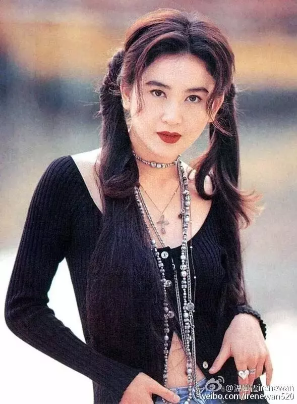 她是最美妲己,拍過三級片,結婚十年不生孩子,丈夫仍然捧在手心,50歲美如少女!