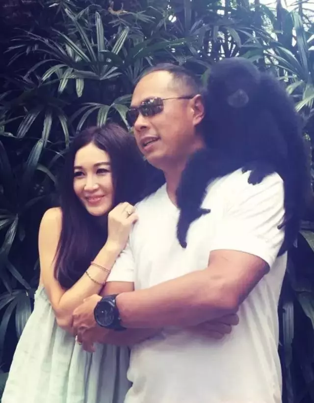 她是最美妲己,拍過三級片,結婚十年不生孩子,丈夫仍然捧在手心,50歲美如少女!