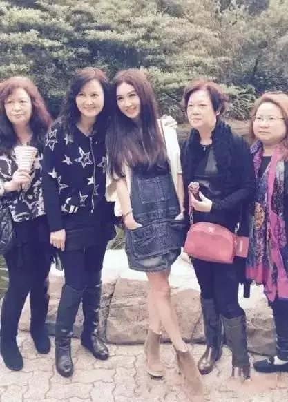 她是最美妲己,拍過三級片,結婚十年不生孩子,丈夫仍然捧在手心,50歲美如少女!