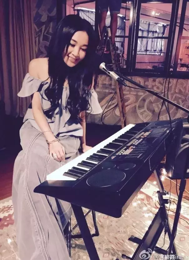 她是最美妲己,拍過三級片,結婚十年不生孩子,丈夫仍然捧在手心,50歲美如少女!