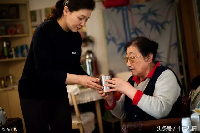 你住著我爸媽買的房子,憑啥你媽非要住進養老還讓我做她免費保姆