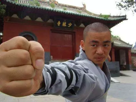 王寶強身價過億「親哥卻在種田」,被批忘恩負義「親哥9字回應」令人拍手叫好!