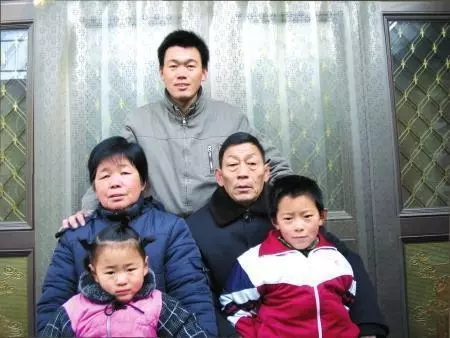 王寶強身價過億「親哥卻在種田」,被批忘恩負義「親哥9字回應」令人拍手叫好!