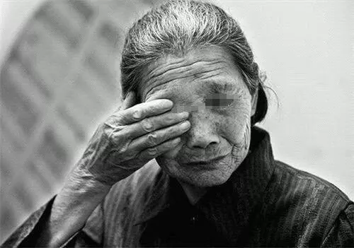 女婿從不陪女兒回娘家,心疼女兒上門責罵,外孫說句話我打女一巴