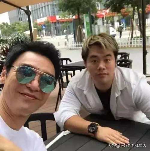 鍾鎮濤29歲兒子疑想自殺,發文稱常年經歷痛苦,鍾鎮濤回應惹眾怒!