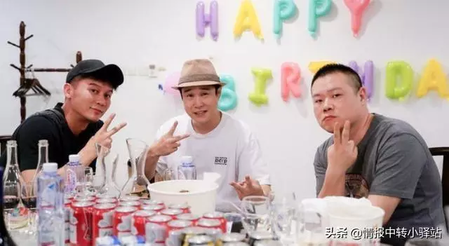 張傑被送往醫院?演唱會中張傑幾度跪倒在地,謝娜哭得很傷心
