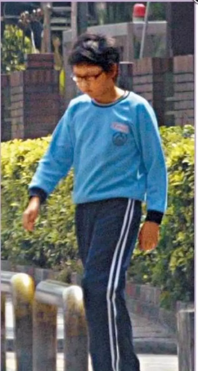 「姐姐」謝金燕19歲的兒子,上大學後「模樣」跟以前差很大!整個人帥氣如美男子!