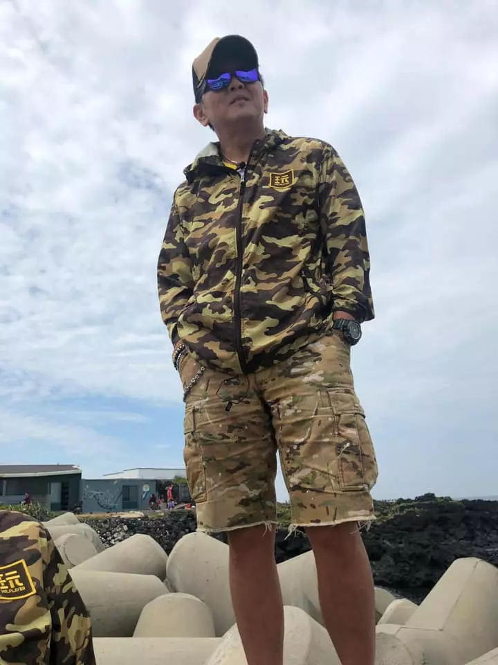我好想他!庹宗康憶「已逝父失控崩潰」軍人爸對他最寵愛,「出門前必抱抱他」父子像朋友嘆:再也不能了~~
