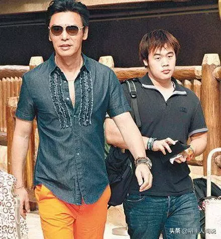 鍾鎮濤29歲長子近照曝光!定居美國網上突發厭世文 秀名牌錶嘆「沒有生存的理由」」