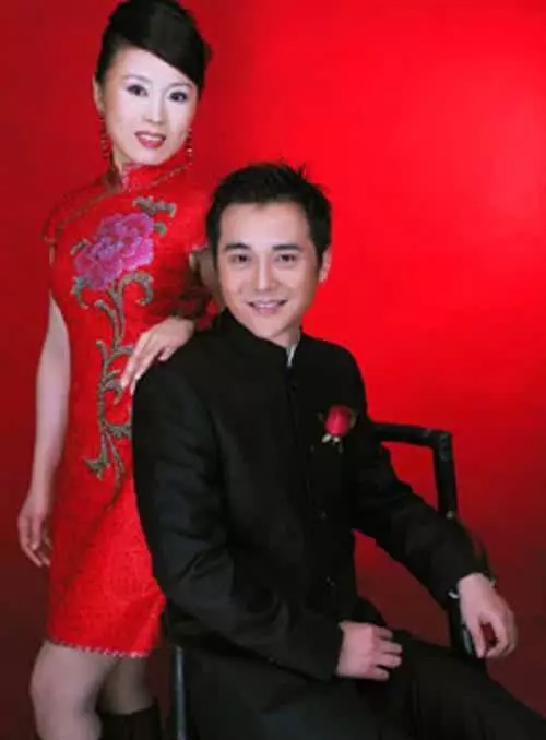 「42歲的她嫁給小15歲男友」姐弟戀曾不被看好 今「結婚15年不生子」夫妻同框差距好大