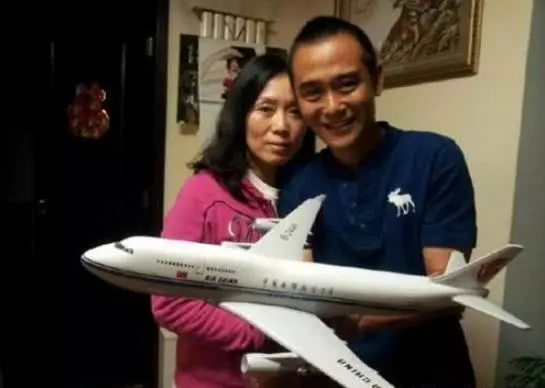 「42歲的她嫁給小15歲男友」姐弟戀曾不被看好 今「結婚15年不生子」夫妻同框差距好大