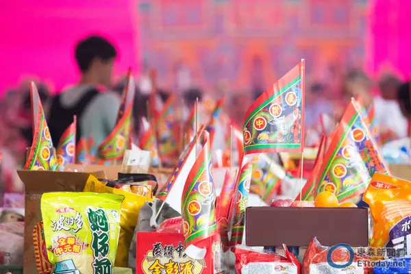 中元節大忌!拜完普渡「傾家蕩產」親人還走掉!他曝「拿國民美食去拜」會被好兄弟纏上:買的人是傻子!