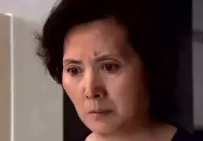 婆婆過生日,女兒死活不想去,聽女兒說一話,我去砸了婆家