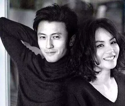 一曲《小螺號》走紅全國, 51歲大談母子戀, 領養女兒拒生孩子!