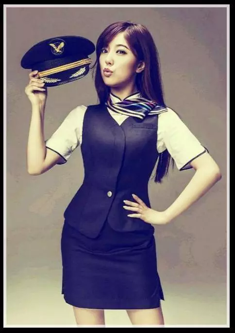 女星換上「空姐服」,本以為李沁夠美了,當看到劉亦菲:美到窒息!