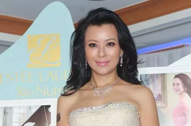 淡出演藝圈卻成人生贏家!電眼美人「一嫁才子二嫁富豪」躍升台灣豪門少奶奶 喜迎龍鳳胎「23年恩愛如初」成模範夫妻