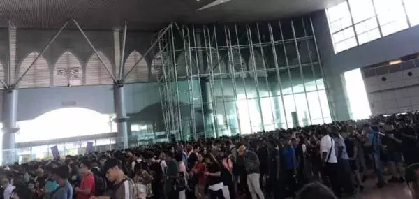 連假結束又見螞蟻堆 新山回獅城 動彈不得