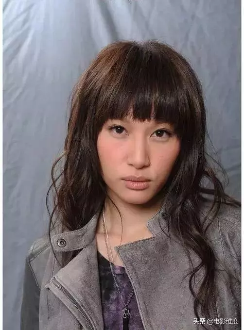 最美港姐消失影壇3年!「返校完成心理學碩士」,40歲「創立百萬珠寶品牌」成商界女強人!