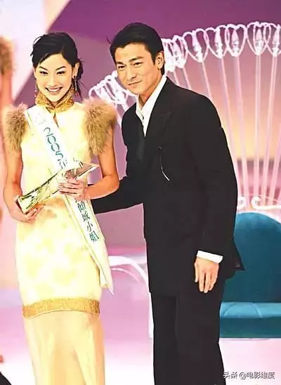 最美港姐消失影壇3年!「返校完成心理學碩士」,40歲「創立百萬珠寶品牌」成商界女強人!