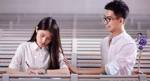 結婚時「不見了」二十年的父親送我車房,我照單全收後自打臉