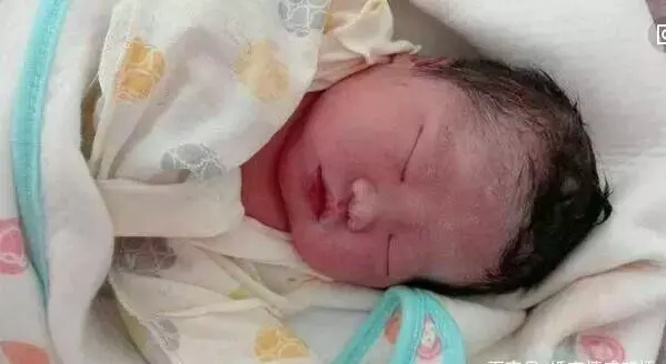 結婚時「不見了」二十年的父親送我車房,我照單全收後自打臉