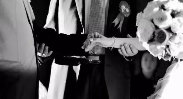 結婚時「不見了」二十年的父親送我車房,我照單全收後自打臉