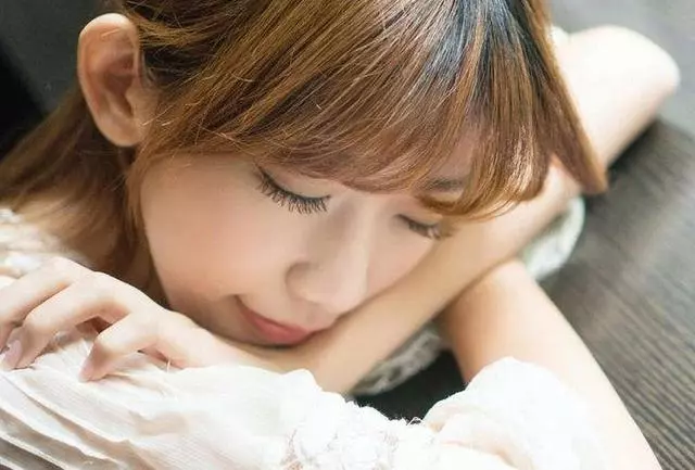 母親來照顧老婆坐月子,下班回來聞到菜香味,我怒送母親回了老家