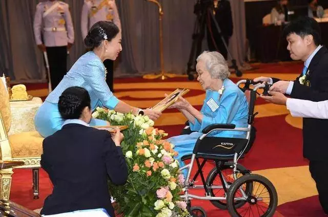 【無du不丈夫啊!】「泰王」把女兒熬成老姑娘,只是在保住自己的國王位置!…