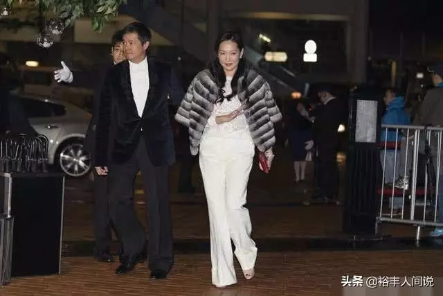 47歲花旦「密婚40億富豪」絕跡演藝圈 今被目擊「凸肚疑懷孕」罕見現身超市