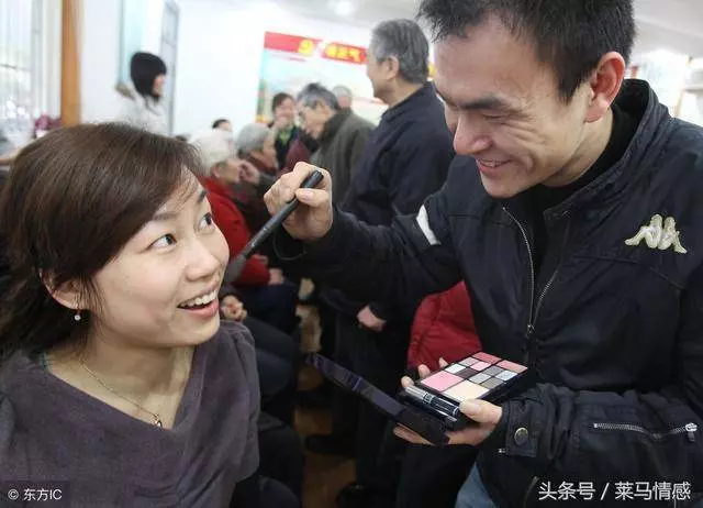 結婚時母親陪嫁我一輛車,婆婆讓我送給小姑子,我開心地笑了