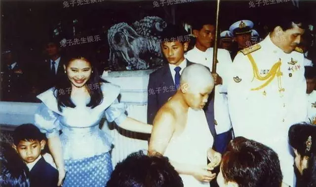 泰國國王4個兒子懇求回家,父親卻置之不理,王位爭鬥泯滅了親情!