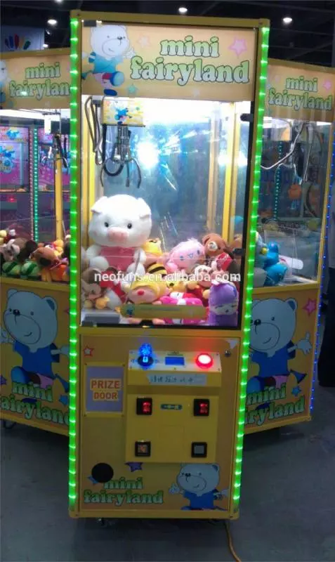他夾娃娃「花10元就夾到1900元音響」超幸運!但下一秒「警察上手銬帶走」,這樣犯法了?!