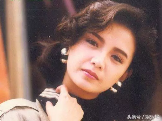 與梁朝偉相戀六年,遭閨蜜劉嘉玲硬生生搶夫與嘲諷,今曬兒子打臉她好大一巴掌!
