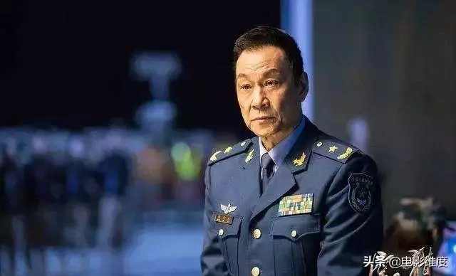 恩愛40年卻離婚了!資深影帝「50年從沒緋聞」獨寵髮妻 65歲「訴訟離婚分財產」73歲孤身一人