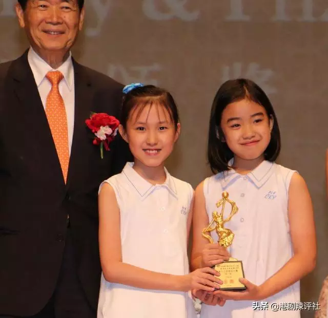 「為愛放棄事業」丈夫卻爆外遇夫妻同心走出,9歲獨生女成績優異「獲頒獎學金」美貌神複製媽媽~~
